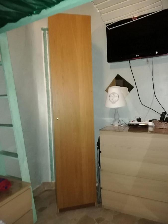 Room In Studio - Studio Nearby Central Station 安特卫普 外观 照片