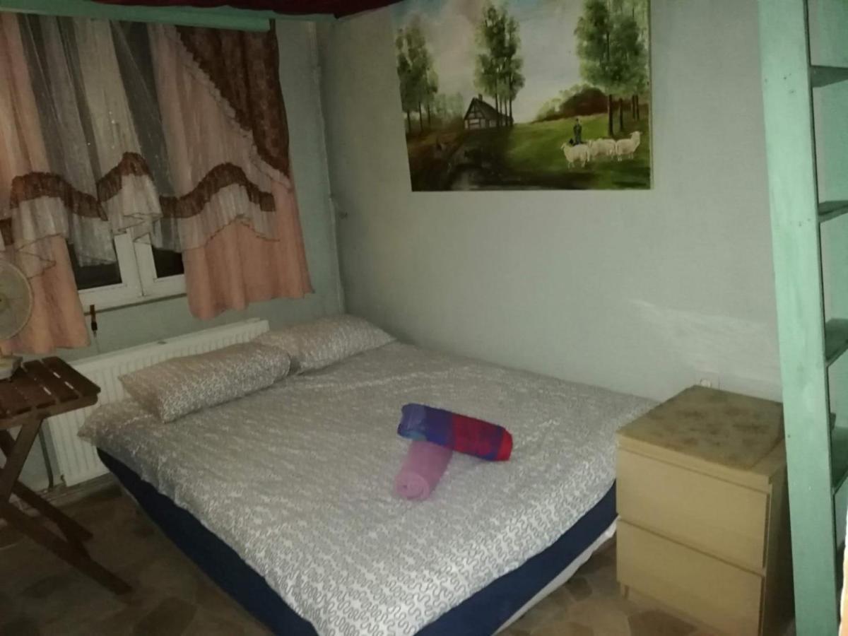 Room In Studio - Studio Nearby Central Station 安特卫普 外观 照片
